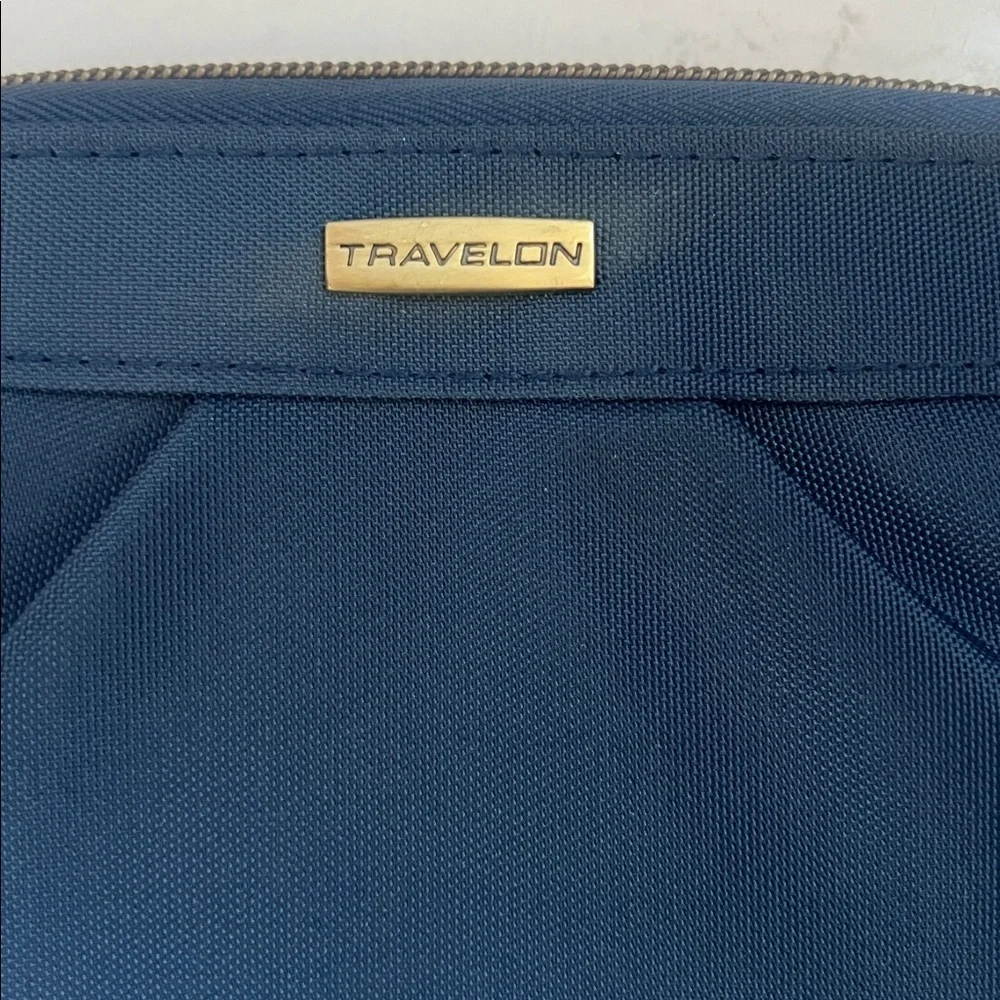 TRAVELON WALLET ZIP AROUND CLOSE REMOVABL WRISTLET STRAP WOMENS